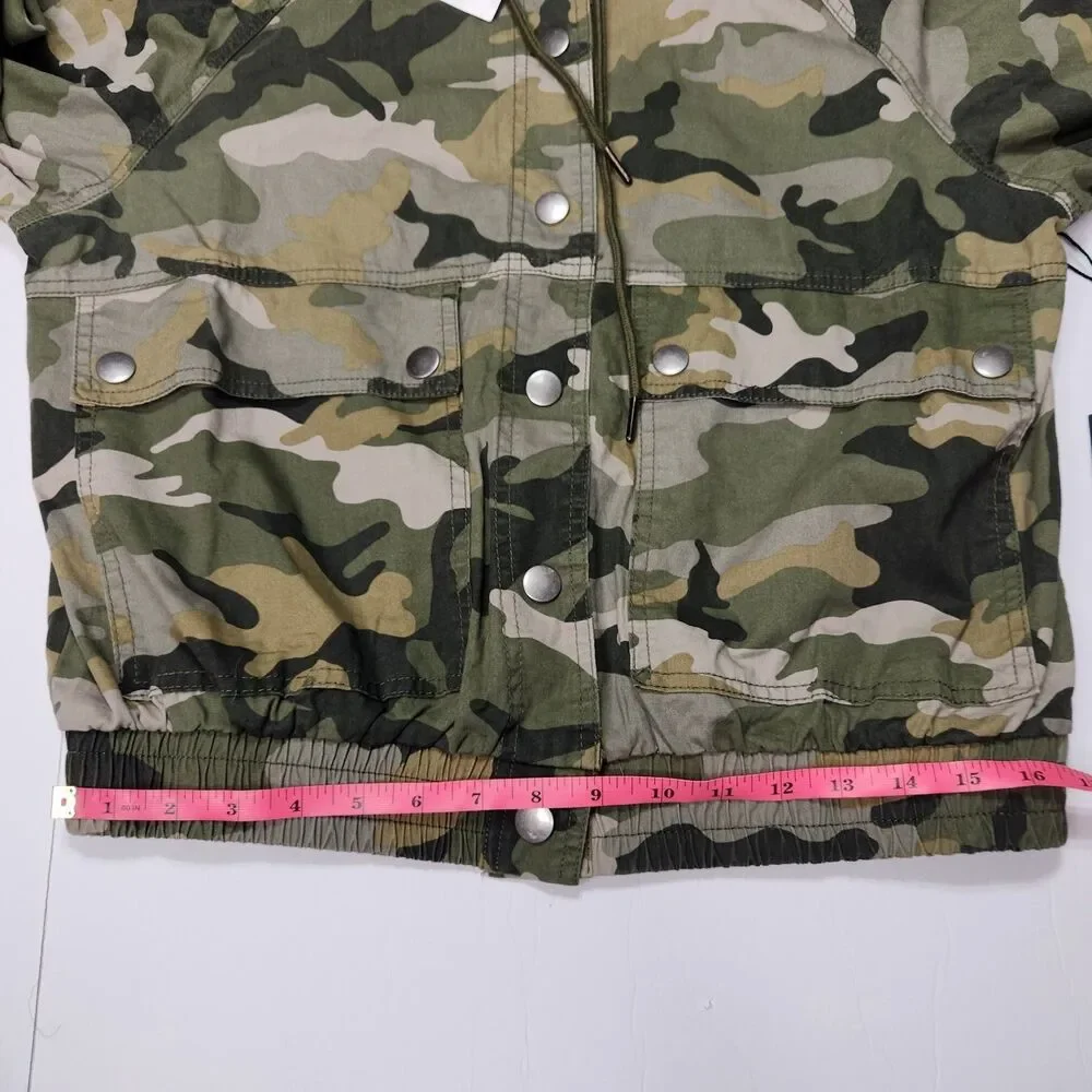 Forever 21 Camo Bomber Jacket Hood Womens Small 100% Cotton Pockets Snap Closure